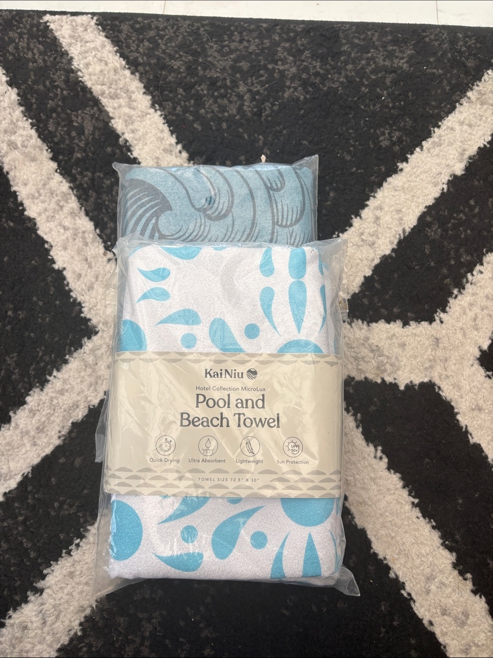 2 beach towels Pool and Beach Towel - White and Light Blue